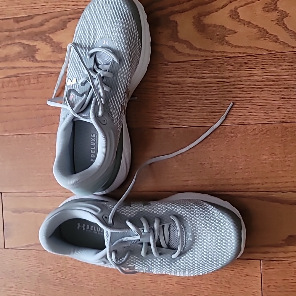 Size 8.5 Under Armour athletic shoes